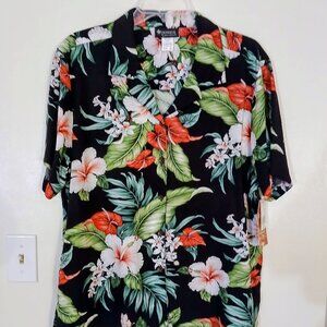 BEAUTIFUL BRAND NEW BUTTON-DOWN SHORT-SLEEVE HAWAIIAN SHIRT